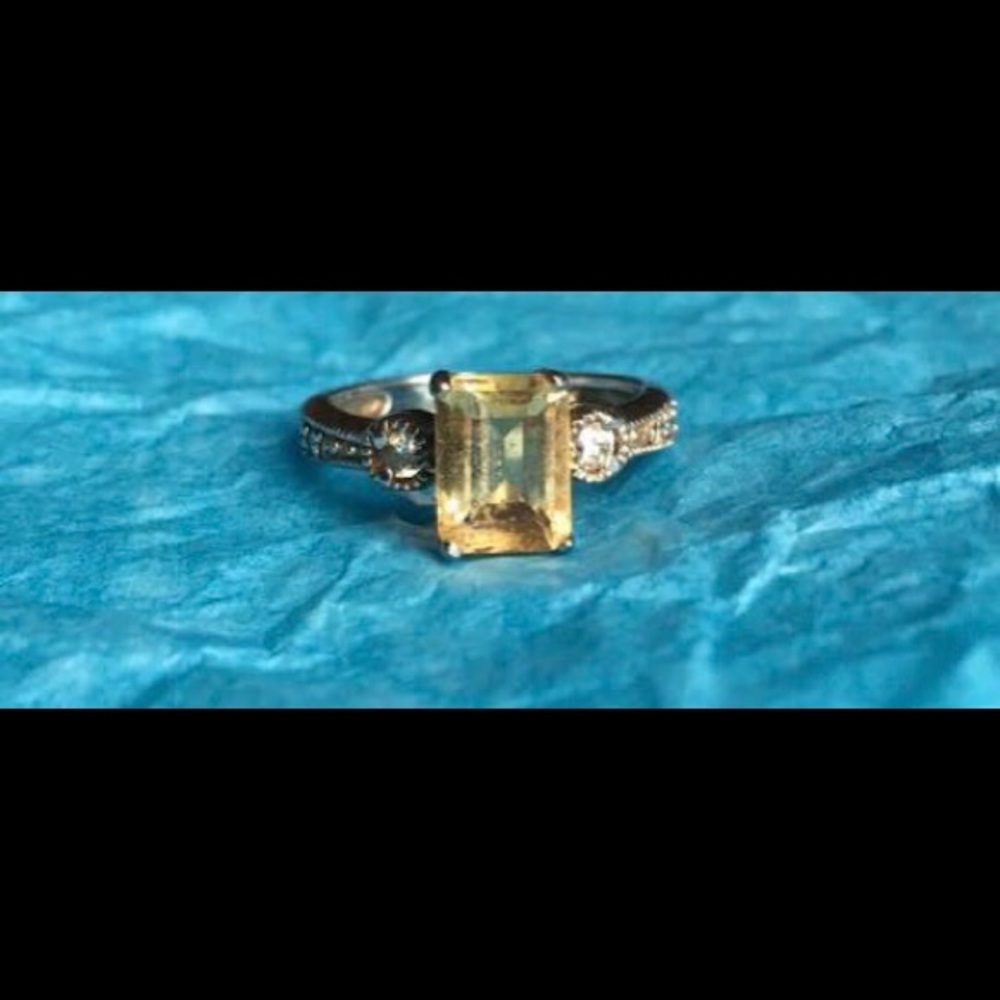Yellow stone sterling silver ring A42
